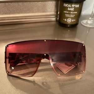 Boutique shield framed sunglasses